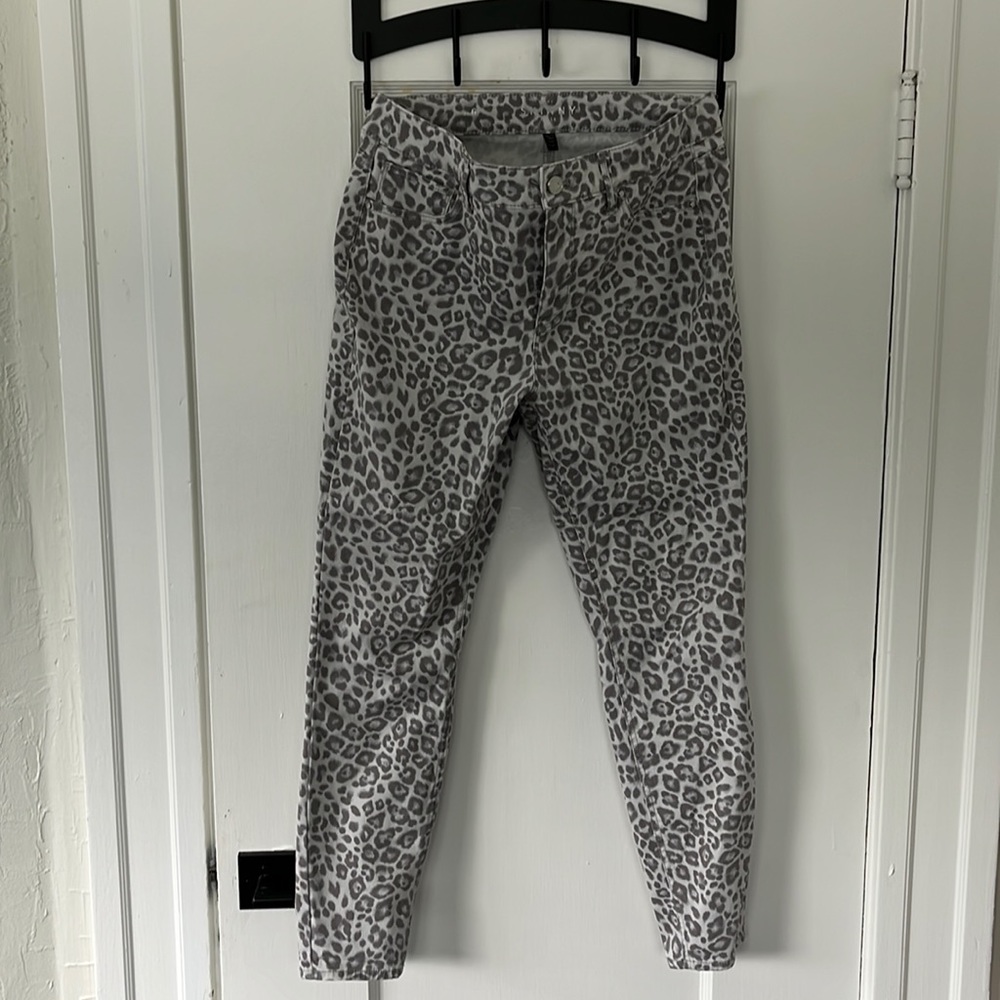 White leopard skinny ankle and sexy!